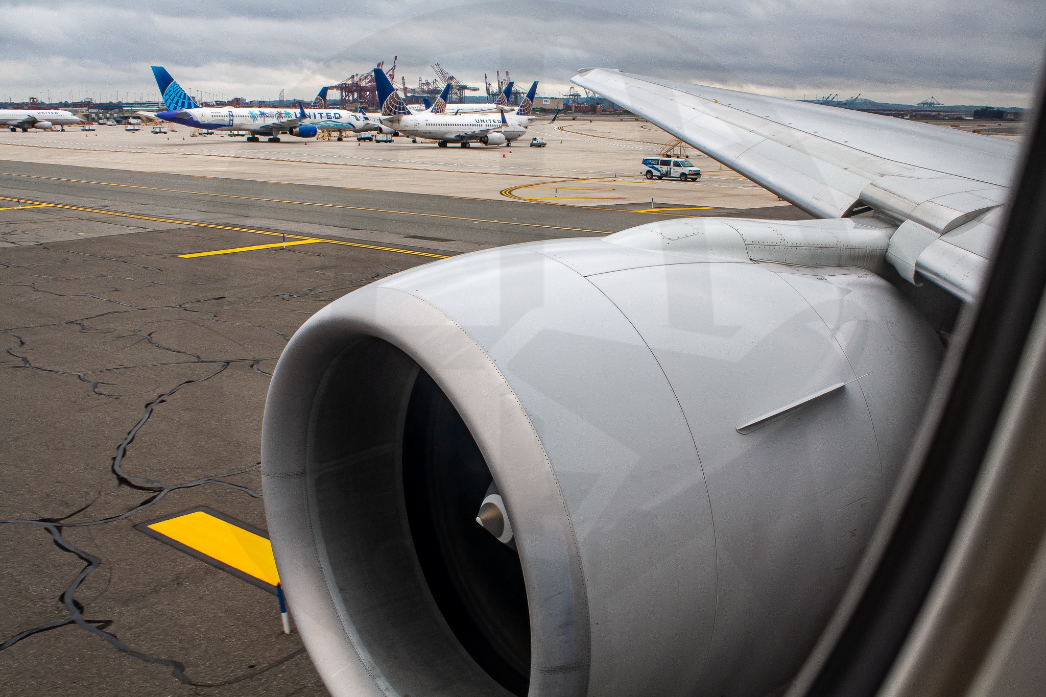 Photo of N2846U - United Airlines Boeing 777-300ER